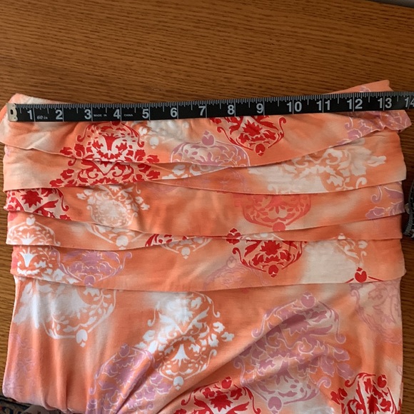 CLASSIQUE peach tie-dye jersey strapless dress w/ damask motif & pleated bodice. - Picture 8 of 9